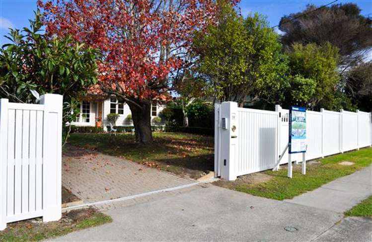 19 Achilles Crescent Narrow Neck_20