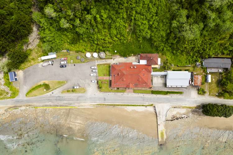 153 Beach Road Tokomaru Bay_9