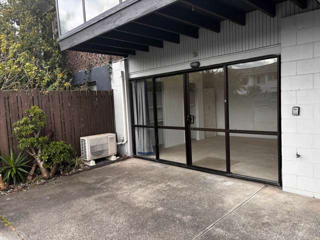 OREWA 2 Bedrooms Handy Location On The Flat