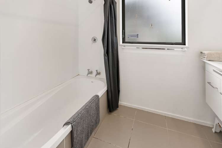 16 Mahanga Road Fairy Springs_17