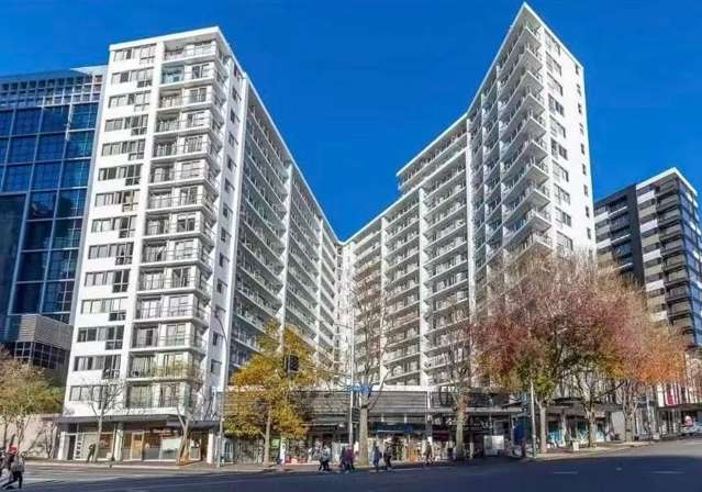 Chic 2BR Central Apt w/Balcony & Gym