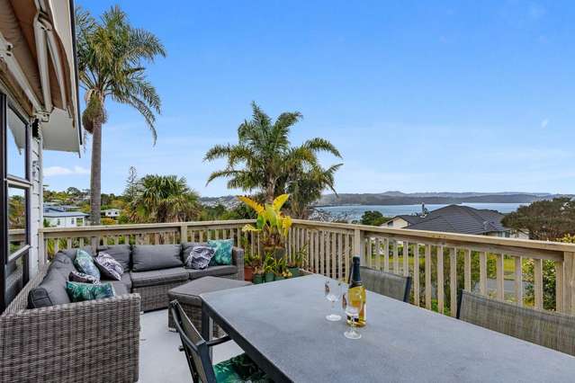Welcoming Coastal- Views and Versatility