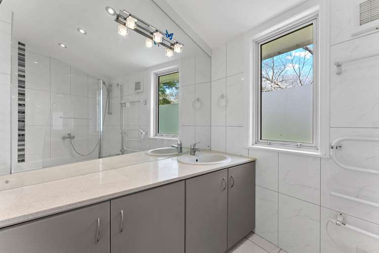 27 Colmar Road Mellons Bay_22