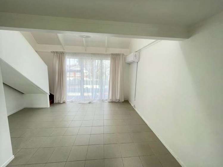 2/11 Bracken Avenue_0