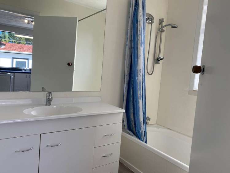 51 Roberts Road Matakatia_6