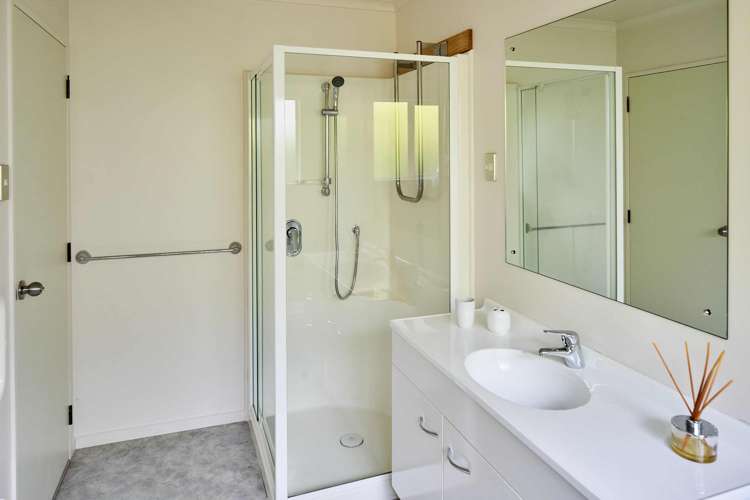 98 Samwell Drive Whitby_15