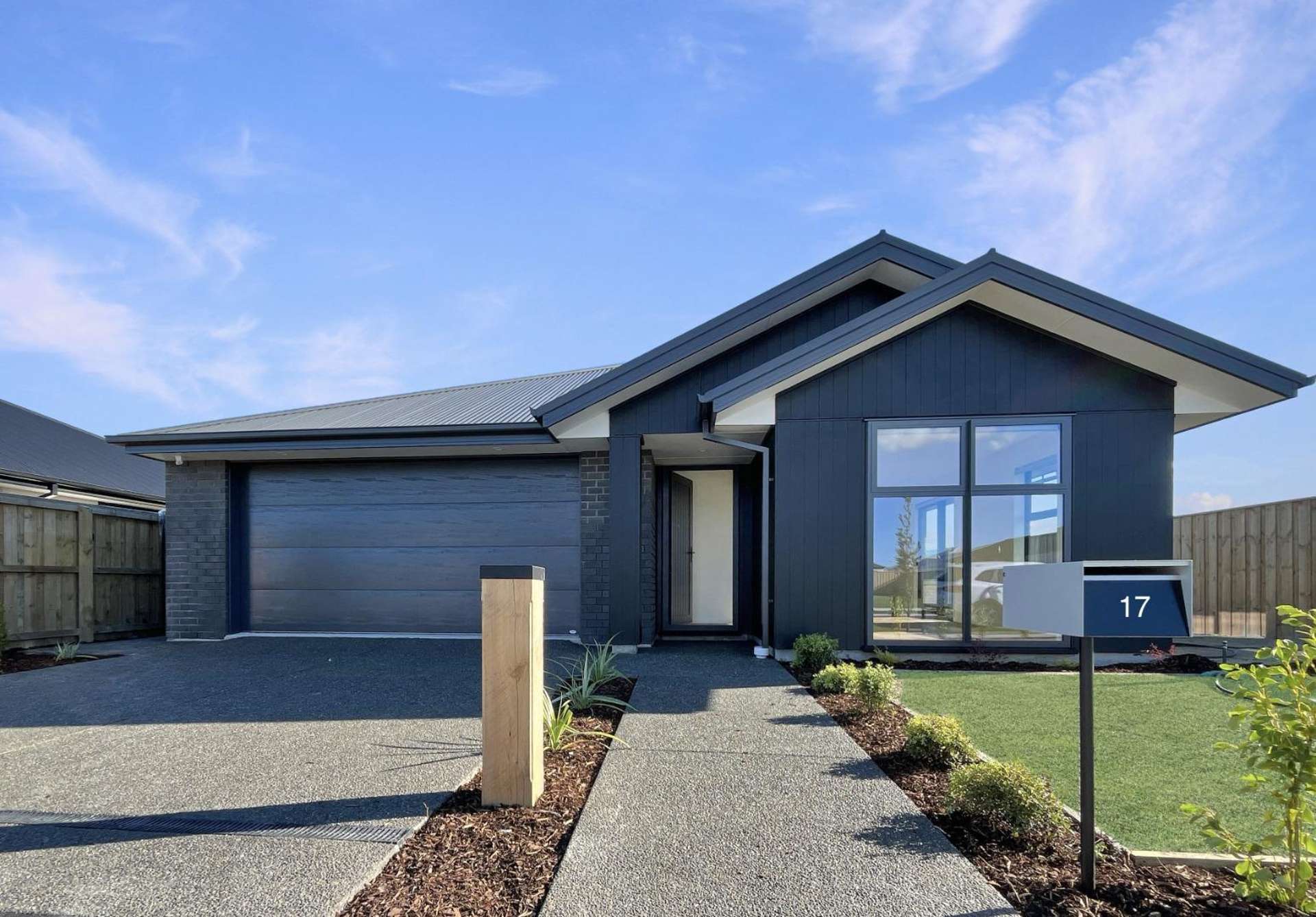 17 Silvergrass Way 11103_0