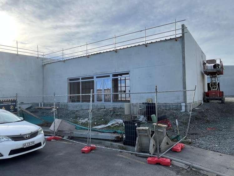6/8 Lake Bryndwr Lane_0