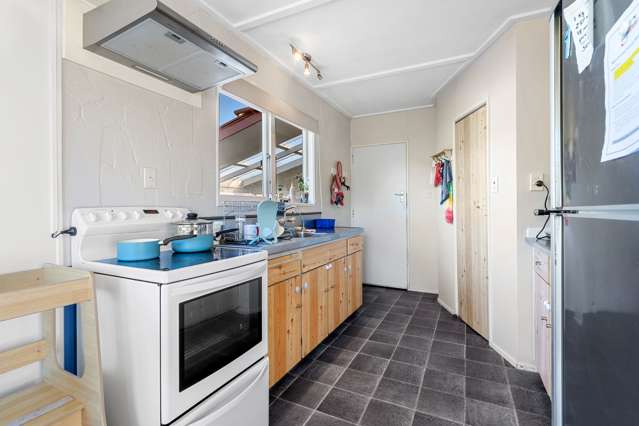 60 Tennyson Crescent Stoke_4