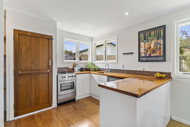 32 Amberley Avenue Te Atatu South_6