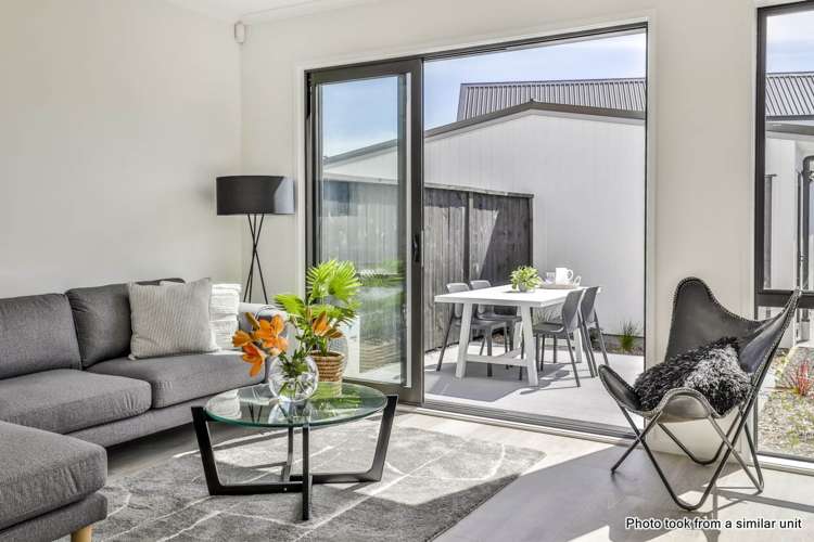 25E Henry Taylor Rise Milldale_0