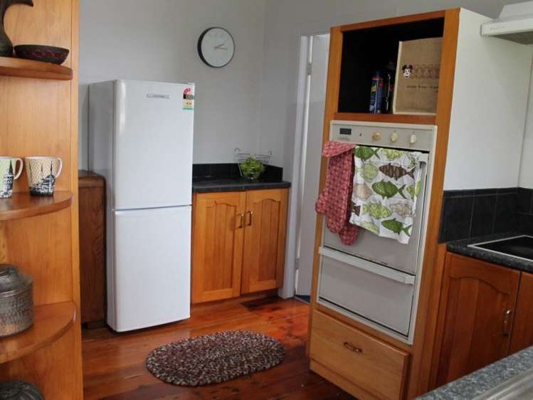 8 Bush Street Paeroa_16