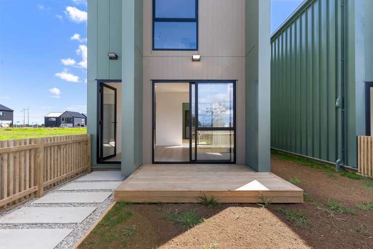 23 Karaka Village Parade Karaka_27