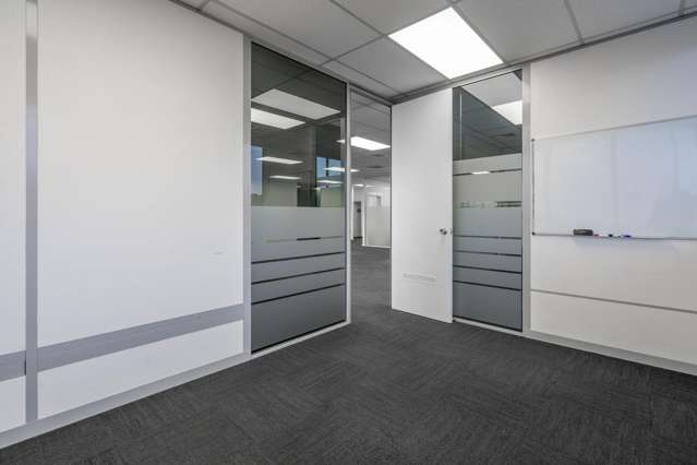 Part first floor/141 Cameron Road Tauranga Central_3