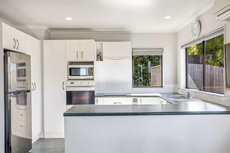 7 Rivervale Grove Stanmore Bay_4