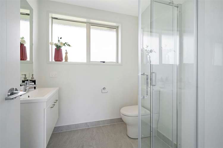 14c Kirrie Avenue Te Atatu South_11