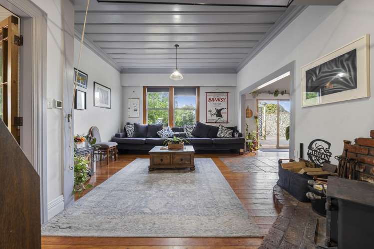 2071 South Road Otakeho_3