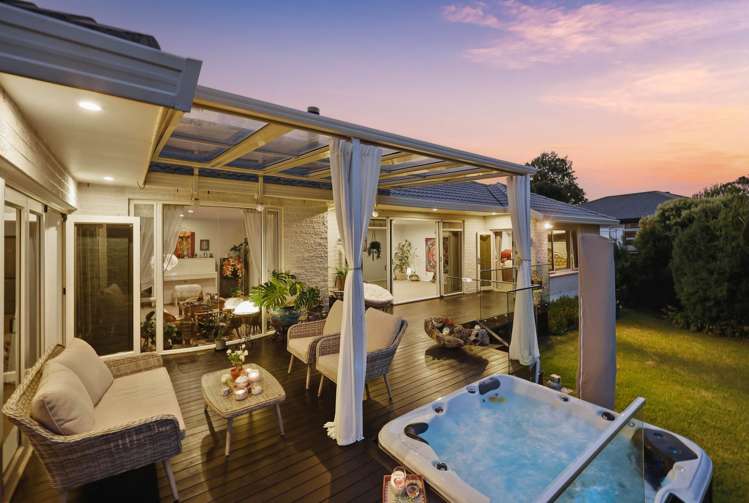 22 Windfall Grove Greenhithe_13