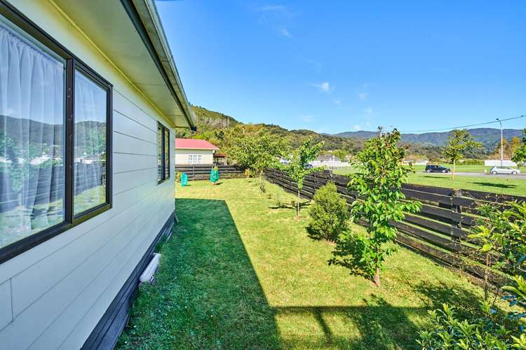 2 Wellington Road Wainuiomata_5