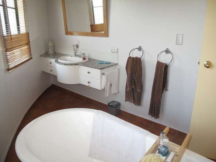 19 Oceanview Road Mount Maunganui_12