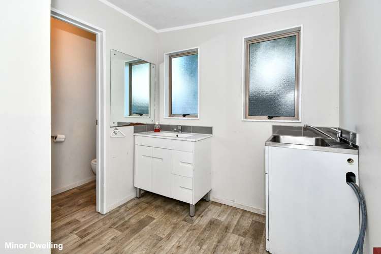 426 & 426A Roscommon Road Manurewa_22