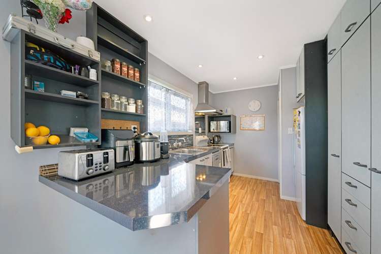 4 Seakens Way Glen Eden_5