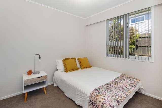 12 Kahikatea Grove Paparangi_2
