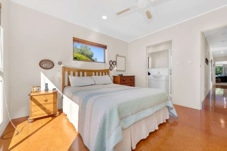 6 Fielding Crescent Farm Cove_16