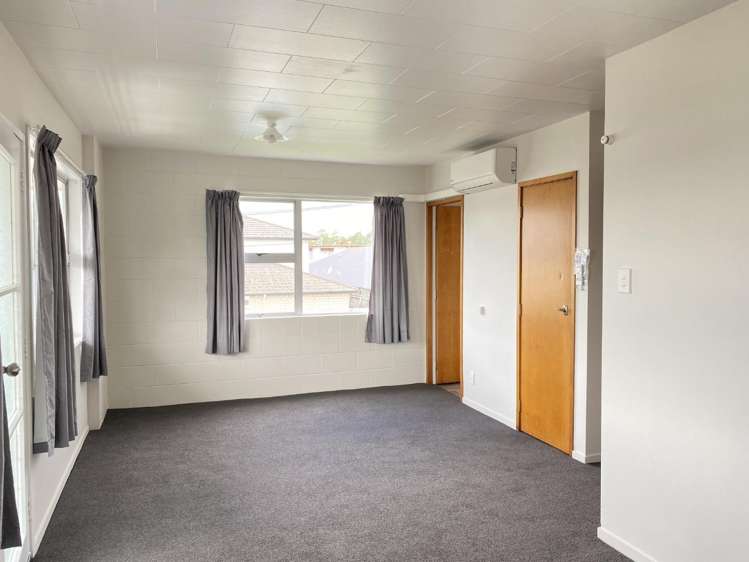 2/4 June Place 1074_2