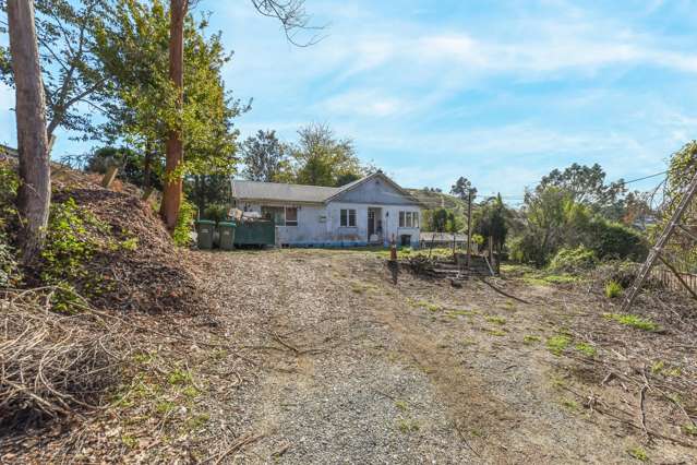 Renovate or Redevelop - 1265sqm Prime Opportunity!