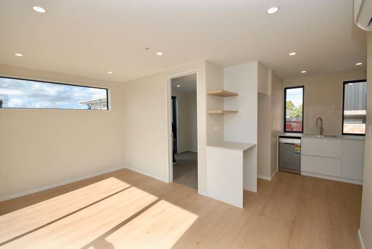 2/139 Tirimoana Road Te Atatu South_3