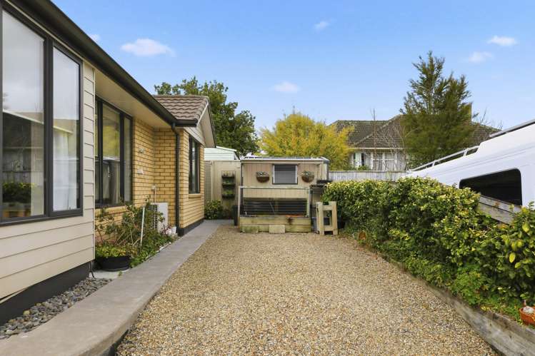 8 Black Rock Way Paeroa_18