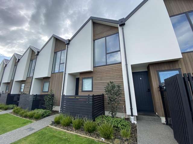 Shirley Townhouse - Small Pets Negotiable