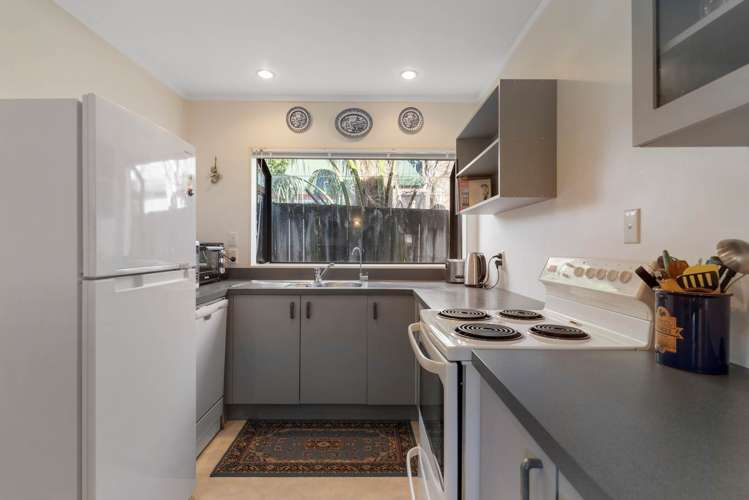 2/65 Sturges Road Henderson_9