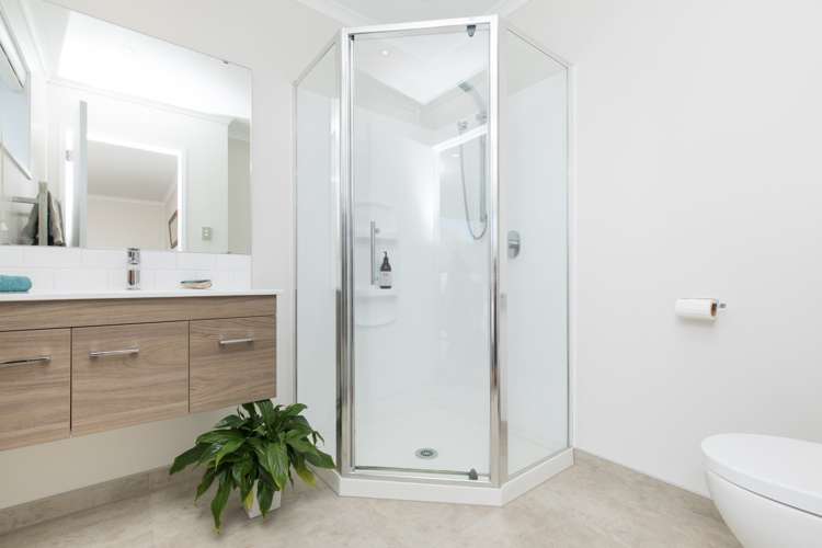 8 Ridge View Crescent Pukekohe_18