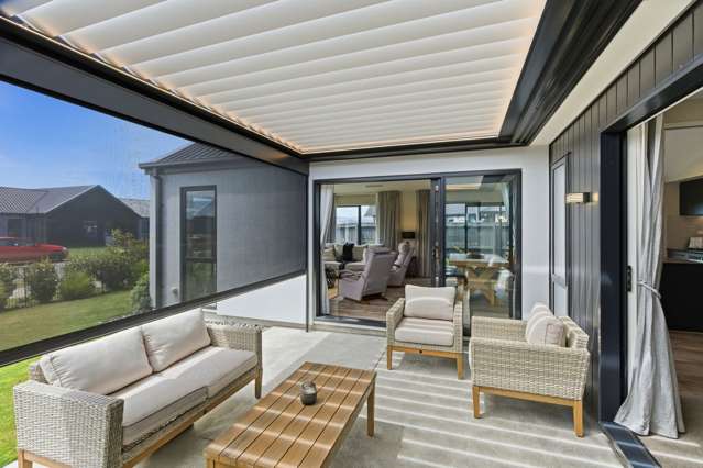 Admire Thursday 5-5.30pm and Sat & Sun 2.30-3.30pm