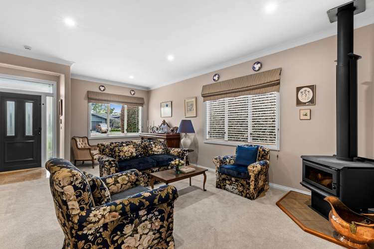 13 Heynes Place Clive_10