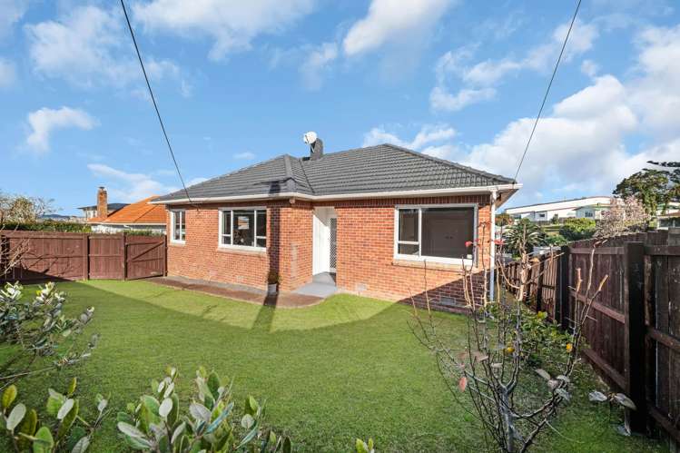 11 Tirimoana Road Te Atatu South_37