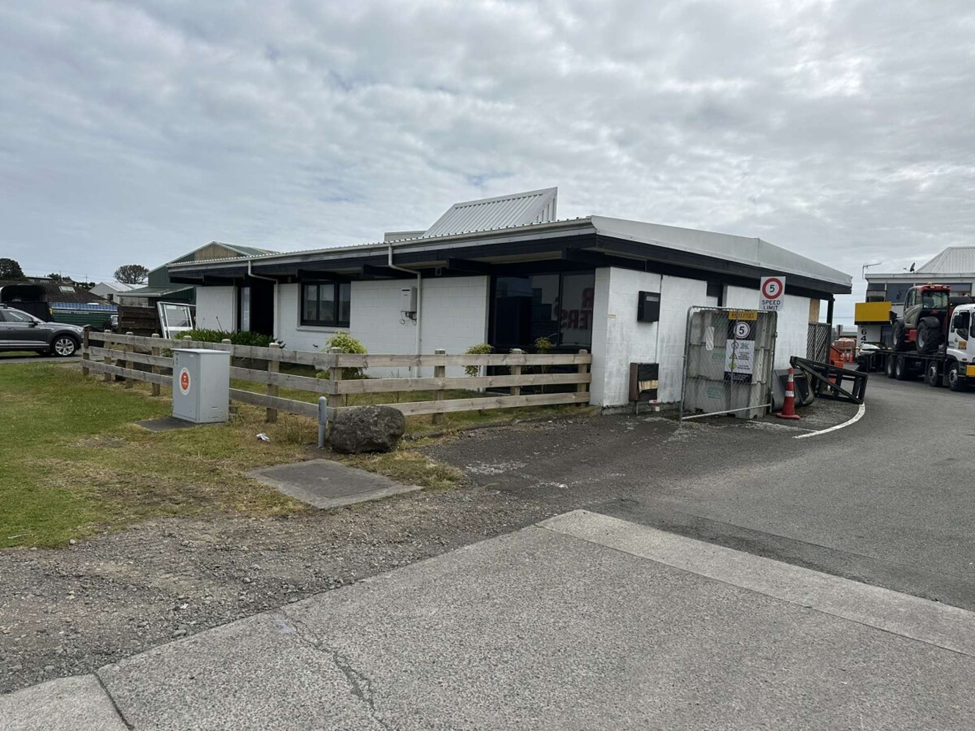 2-4 Constance Street Waiwhakaiho_0