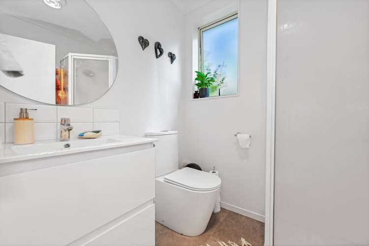 25 Pointon Glade Grandview Heights_10