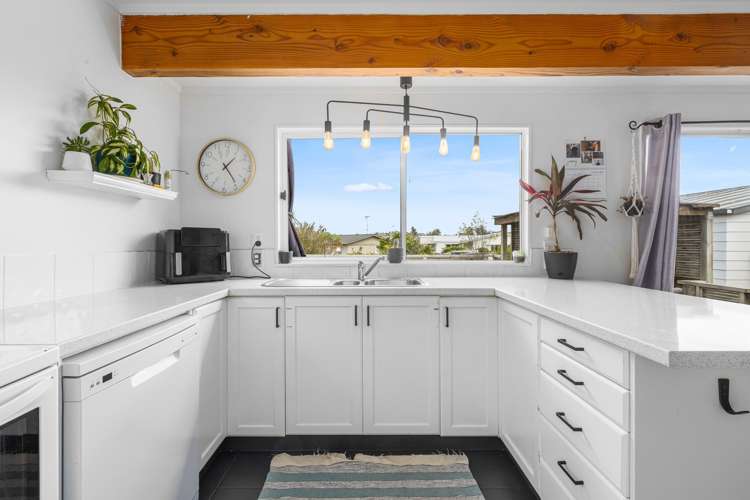 29 Amorino Drive Red Beach_4