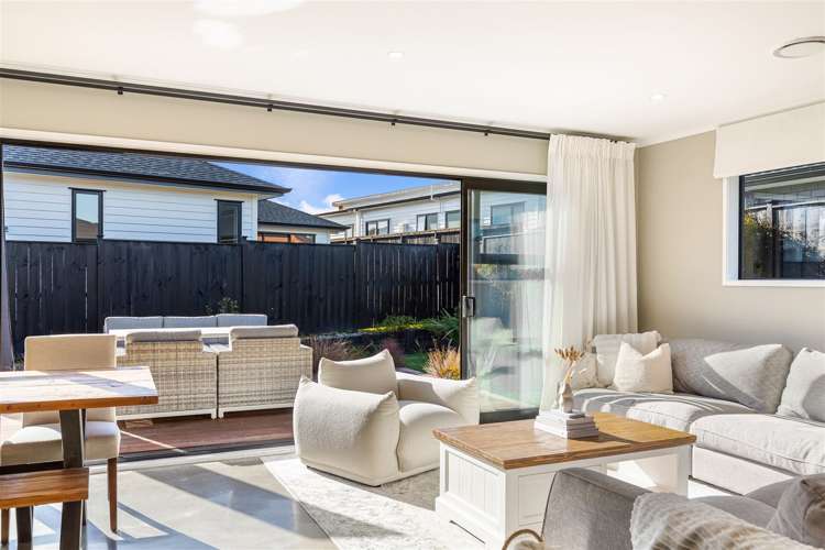 37 Siren Street Wainui_13