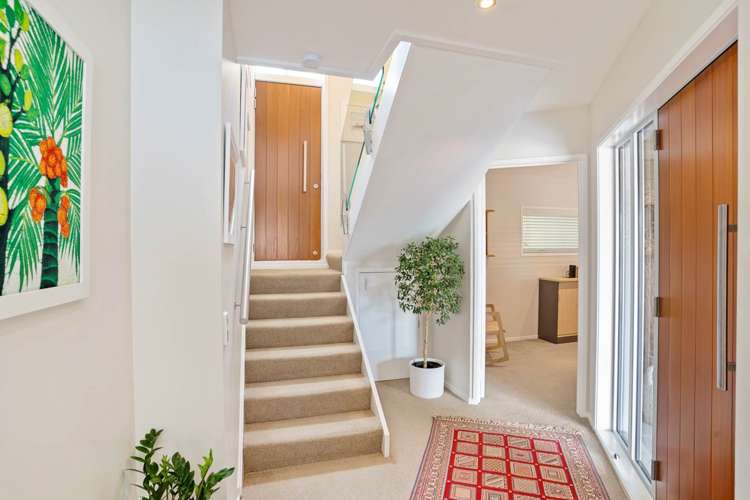 2/4 Beach Road Castor Bay_15