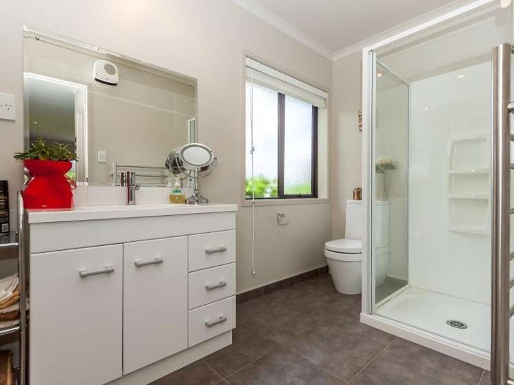 17 Cemetery Road Sanson_15