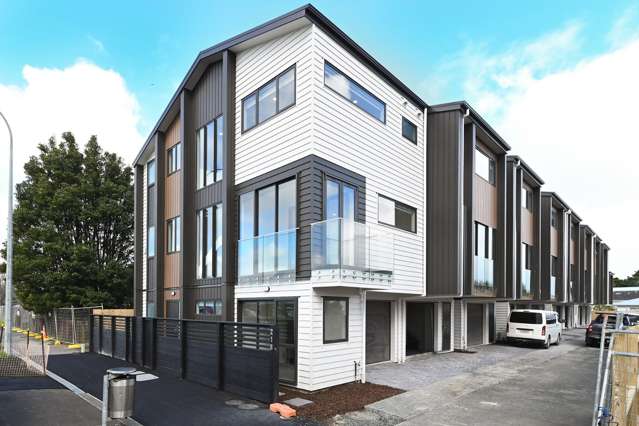 Brand new, spacious 4 bedroom Townhouse