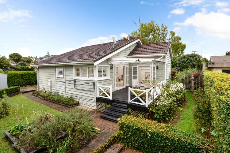 724 River Road Chartwell_7