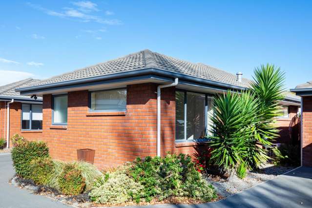 Easy Living in this Fabulous Over 60s Unit!