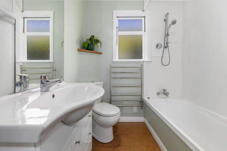 166 Wellington Road Paekakariki_11