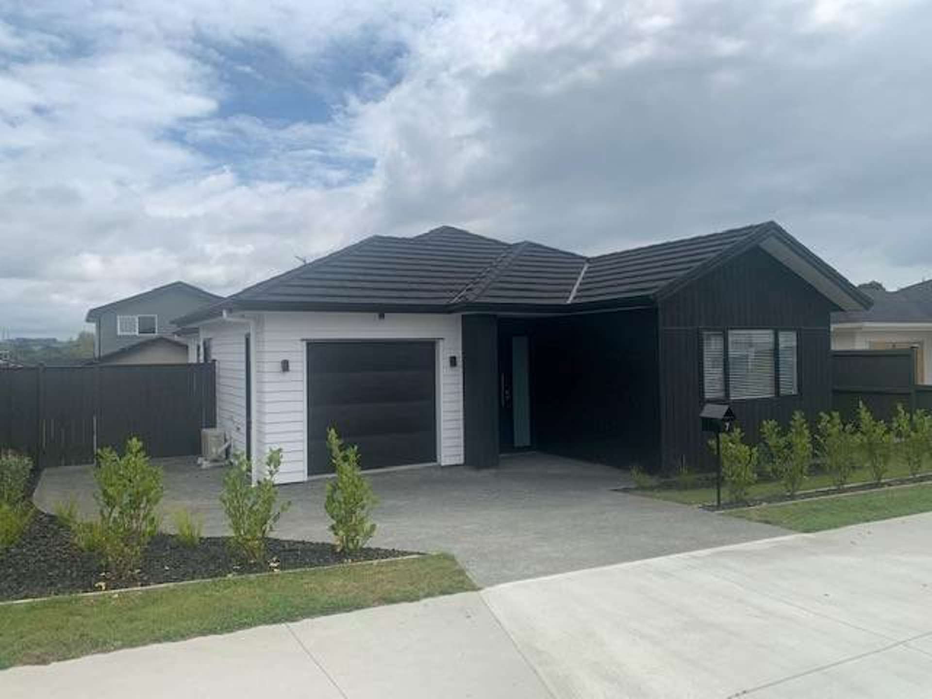 7 Siren Street Wainui_0