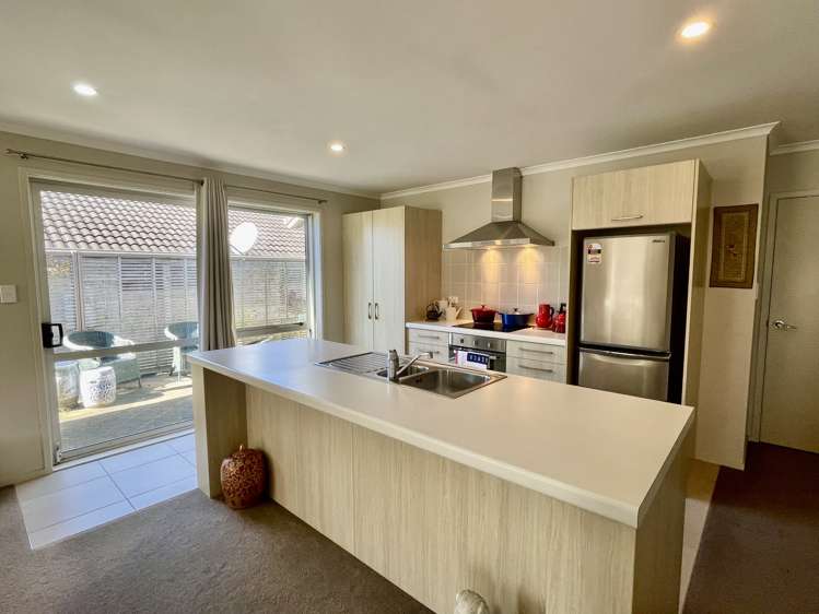 2 Barossa Way Brookfield_8